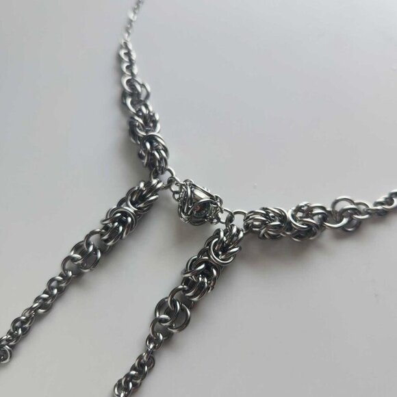 Gothic chainmail butterfly bow silver rosary necklace with a small silver chain - Picture 5 of 8